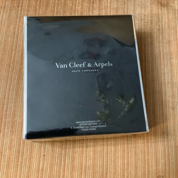 Van Cleef & Arpels in New York Eau de Toilette with Black Cityscape 4.2 OZ. - Picture 2 of 8